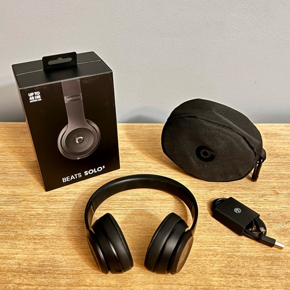 Beats Solo3 Wireless On-Ear Headphones | Never used!!! - Picture 8 of 8